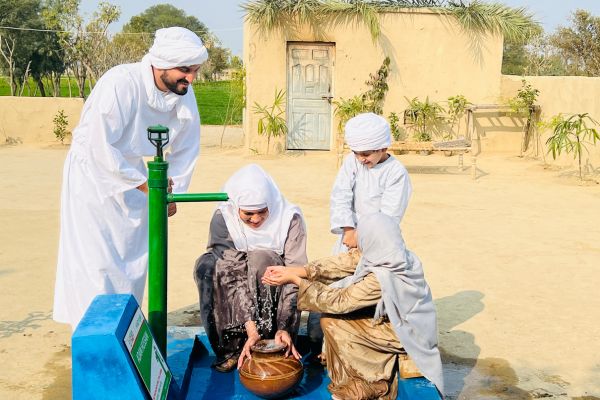 Difference Between Sadaqah and Zakat: Which One Should You Give?